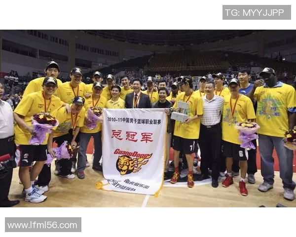 齐麟崛起：年轻球员如何在篮球赛场上书写自己的传奇故事